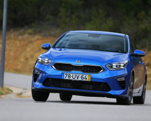 Kia Ceed 1.6 CRDi 6MT transmission 136hp Blue Flame 17